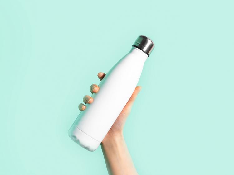 Bottiglie e tazze riutilizzabili